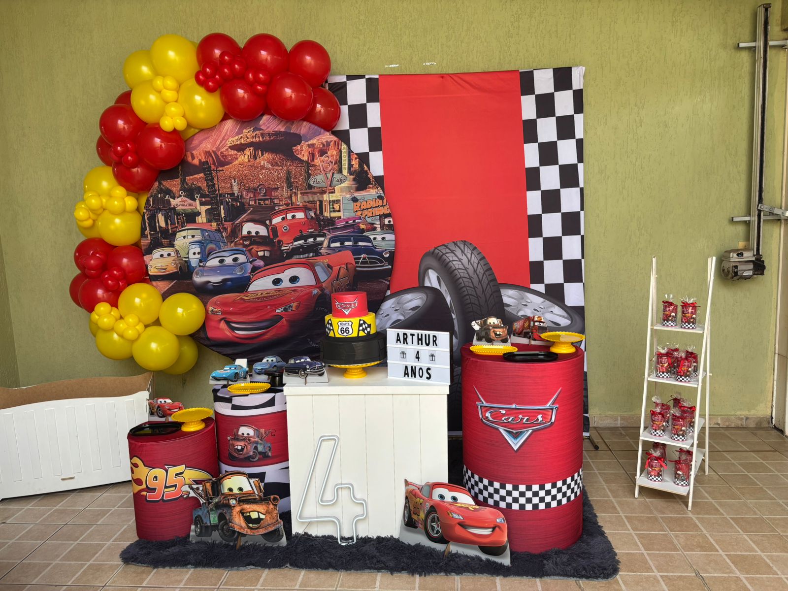 Arthur 4 Anos — Carros
